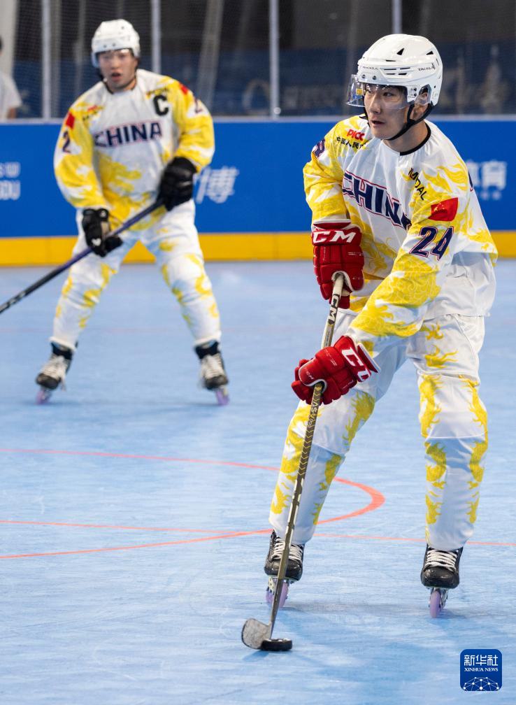 中国不敌纳, 谢剑飞, 丨单排轮滑