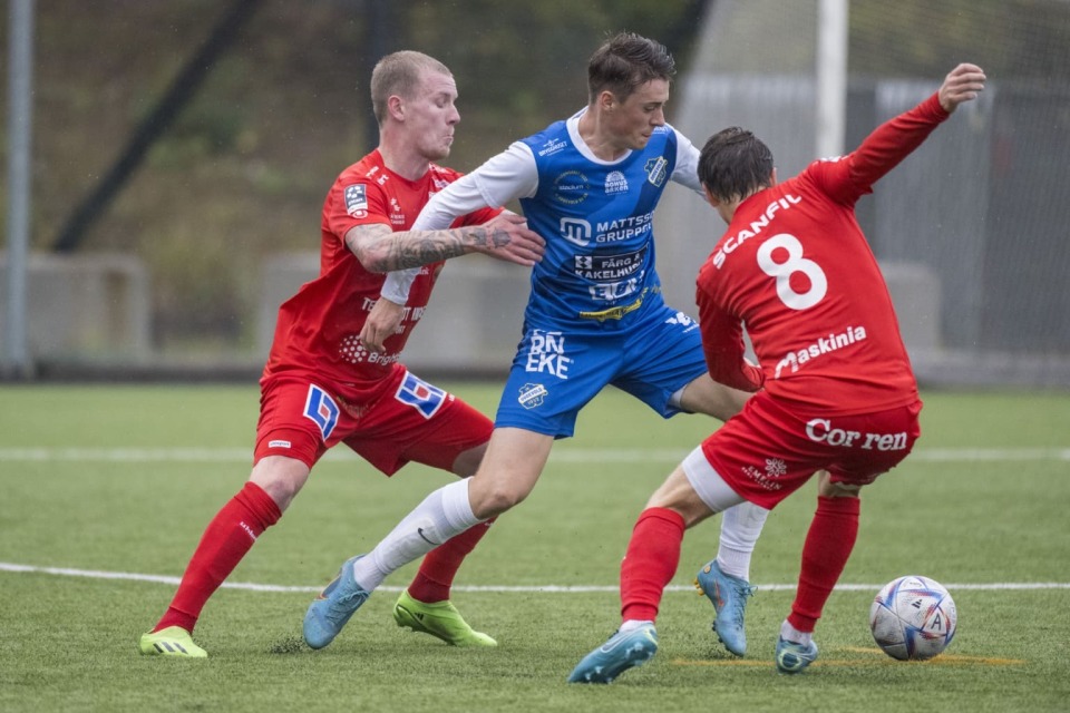 轮连胜北雪, Footb, 德斯特隆和