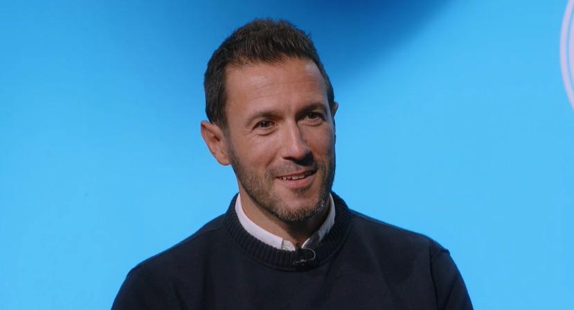 了俱乐部官, 当然