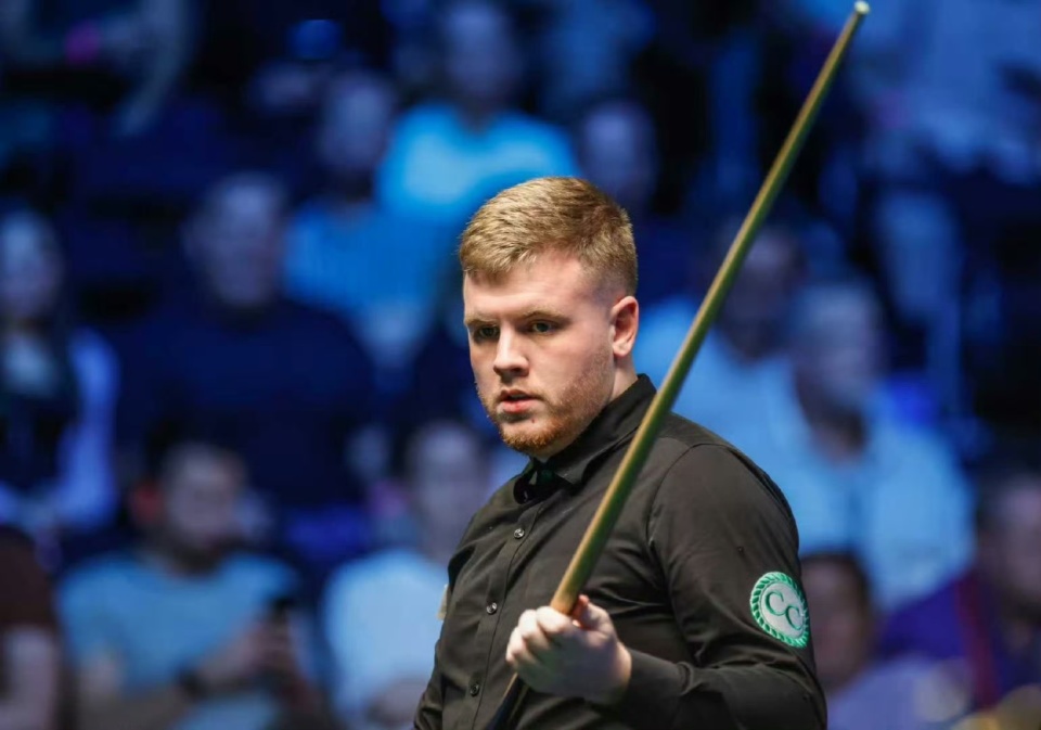 VepaO, 出炉, 琼斯