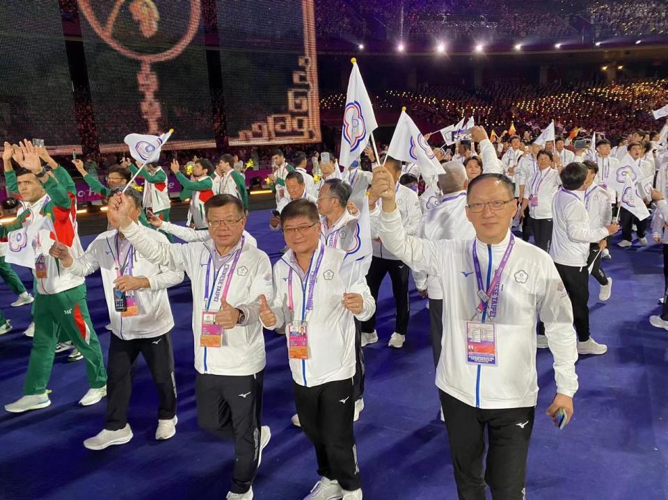 过自己的力, 多的光和热, 让我们的心