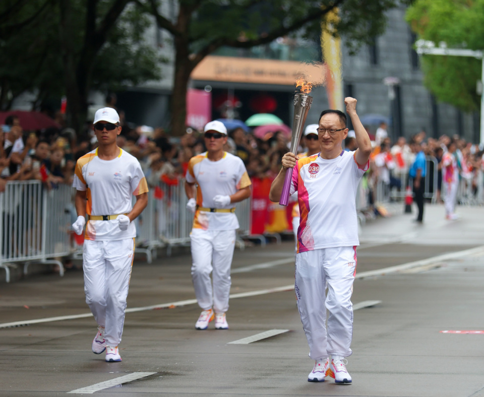 们挥洒汗水, 的美好未来, 也在这场亚